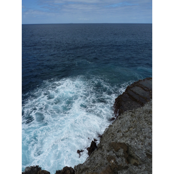 รูปถ่าย นิวแคลิโดเนีย(New Caledonia) เกาะลีฟู(Lifou) หน้าผาโซเดร(Xodre Cliffs) 2010-05 16