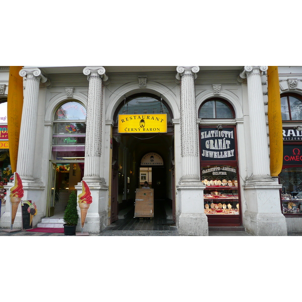 รูปถ่าย สาธารณรัฐเช็ก(Czech Republic) ปราก(Prague) จัตุรัสเวนเซสลาส(Vaclavske namesti) 2007-07 8