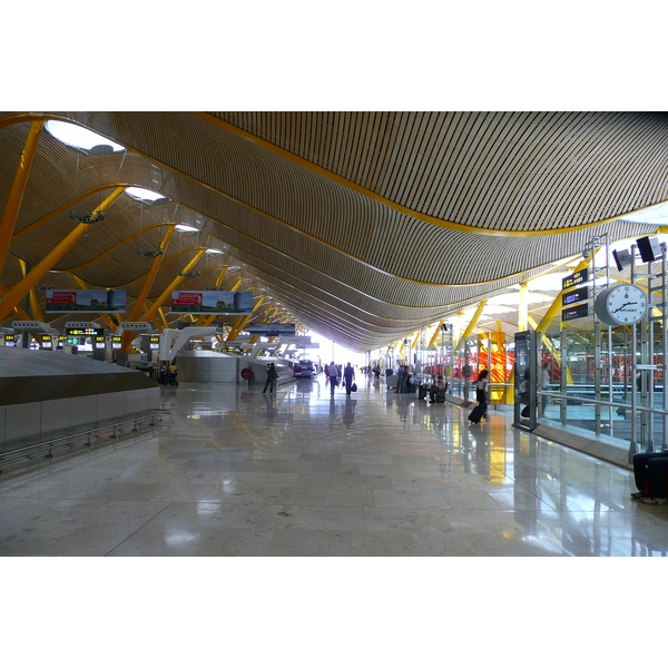 รูปถ่าย สเปน(Spain) มาดริค(Madrid) ท่าอากาศยานบาราคัส(Barajas Airport) 2007-09 70