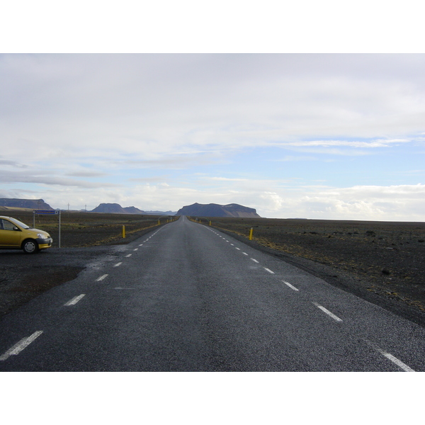 รูปถ่าย ไอซ์แลนด์(Iceland) เดียร์โฮไล(Dyrholaey) 2003-03 10