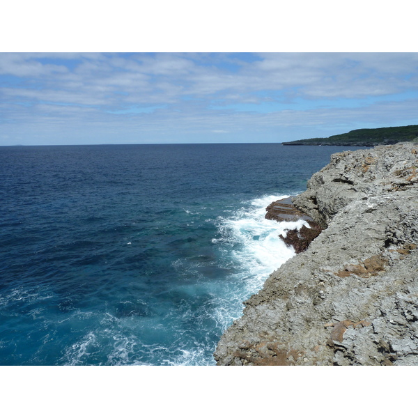 รูปถ่าย นิวแคลิโดเนีย(New Caledonia) เกาะลีฟู(Lifou) หน้าผาโซเดร(Xodre Cliffs) 2010-05 13