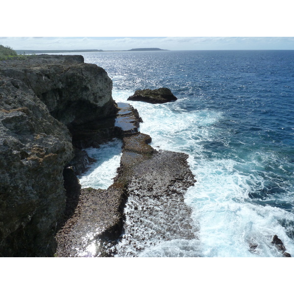รูปถ่าย นิวแคลิโดเนีย(New Caledonia) เกาะลีฟู(Lifou) หน้าผาโซเดร(Xodre Cliffs) 2010-05 14