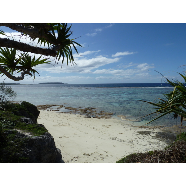 รูปถ่าย นิวแคลิโดเนีย(New Caledonia) เกาะลีฟู(Lifou) หมู่บ้านมู(Mu) 2010-05 12