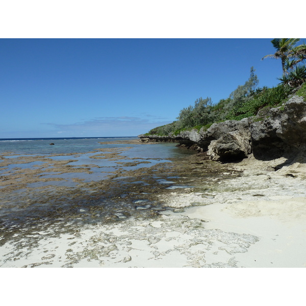 รูปถ่าย นิวแคลิโดเนีย(New Caledonia) เกาะลีฟู(Lifou) หมู่บ้านมู(Mu) 2010-05 52