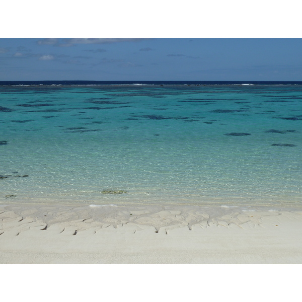 รูปถ่าย นิวแคลิโดเนีย(New Caledonia) เกาะลีฟู(Lifou) หมู่บ้านมู(Mu) 2010-05 30