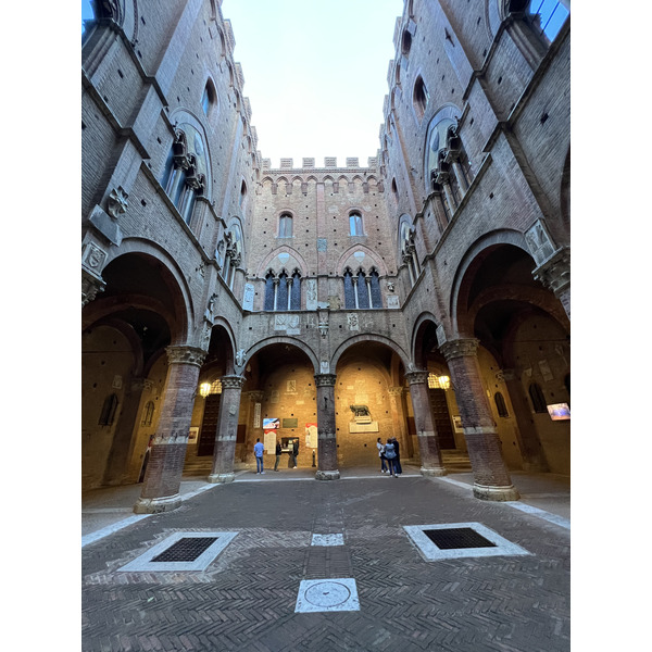 รูปถ่าย อิตาลี(Italy) ซีเอน่า(Siena) วังปุบบลีโก(Palazzo Pubblico) 2021-09 42