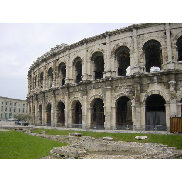 รูปถ่าย ฝรั่งเศส(France) นีเมอ(Nimes) 2001-11 11