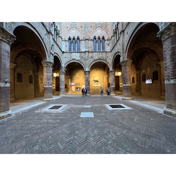 รูปถ่าย อิตาลี(Italy) ซีเอน่า(Siena) วังปุบบลีโก(Palazzo Pubblico) 2021-09 126