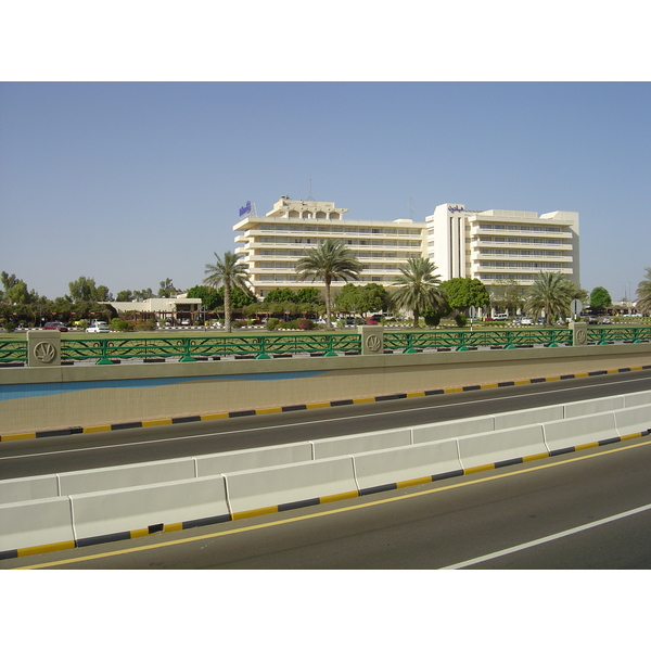 รูปถ่าย สหรัฐอาหรับเอมิเรตส์(United Arab Emirates) อาเลอิน(Al Ain) โรงแรมฮิลตัน(Hilton Hotel) 2005-03 16