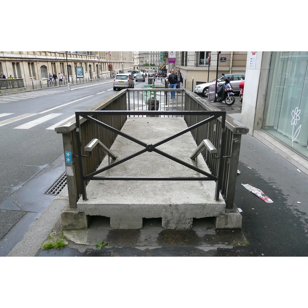 รูปถ่าย ฝรั่งเศส(France) ปารีส(Paris) ถนนโรม(Rue de Rome) 2007-06 126