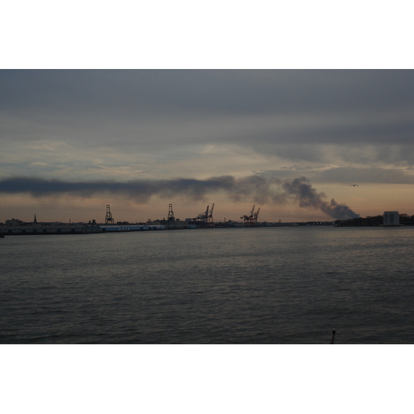 รูปถ่าย สหรัฐอเมริกา(United States) นิวยอร์ก(New York) ท่าเรือเซาท์สตรีต(South Street seaport) 2006-03 30