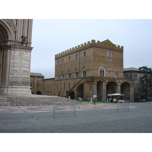 รูปถ่าย อิตาลี(Italy) ออร์วิเอโต้(Orvieto) 2004-03 12
