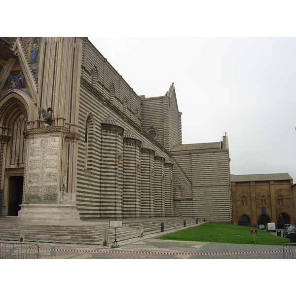 รูปถ่าย อิตาลี(Italy) ออร์วิเอโต้(Orvieto) 2004-03 15