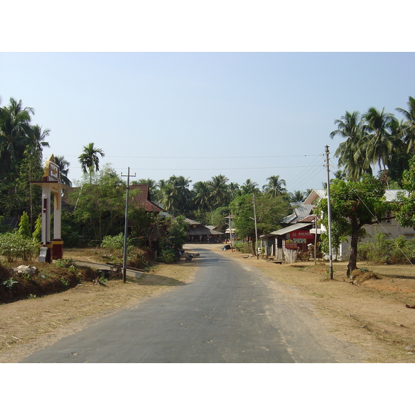 รูปถ่าย พม่า(Myanmar) ถนนจากทวายไปหาดหม่องมะกัน(Road from Dawei to Maungmagan beach) 2005-01 65