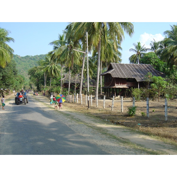 รูปถ่าย พม่า(Myanmar) ถนนจากทวายไปหาดหม่องมะกัน(Road from Dawei to Maungmagan beach) 2005-01 59