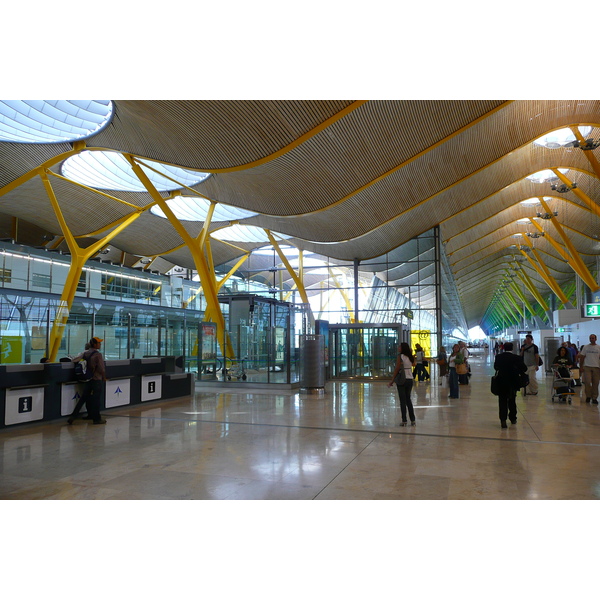 รูปถ่าย สเปน(Spain) มาดริค(Madrid) ท่าอากาศยานบาราคัส(Barajas Airport) 2007-09 23