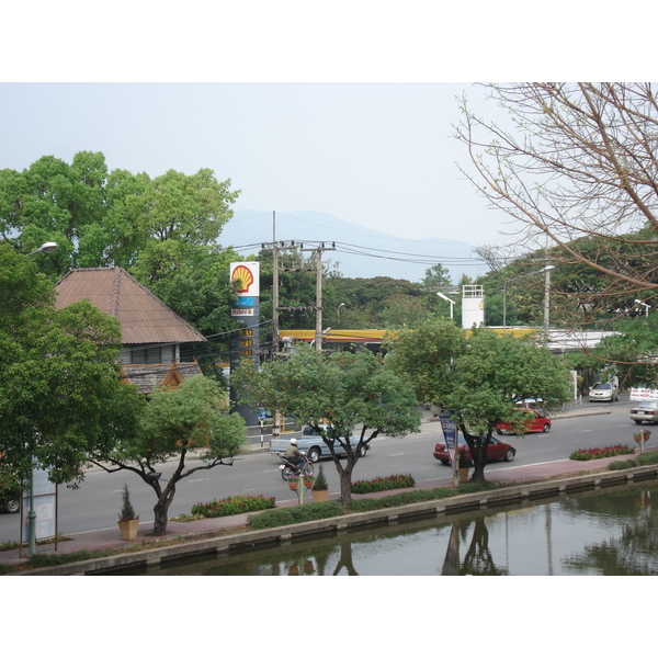 รูปถ่าย ไทย(Thailand) เชียงใหม่(Chiang Mai) ข้างในคุเมืองเชียงใหม่(Inside Canal) ถนนอารักษ์(ในคูเมือง)(Arrak Road(Canal)) 2006-04 19