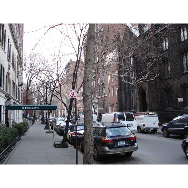 รูปถ่าย สหรัฐอเมริกา(United States) นิวยอร์ก(New York) ตามถนนฟิฟท์อเวนิว(down the 5th Avenue) 2006-03 60