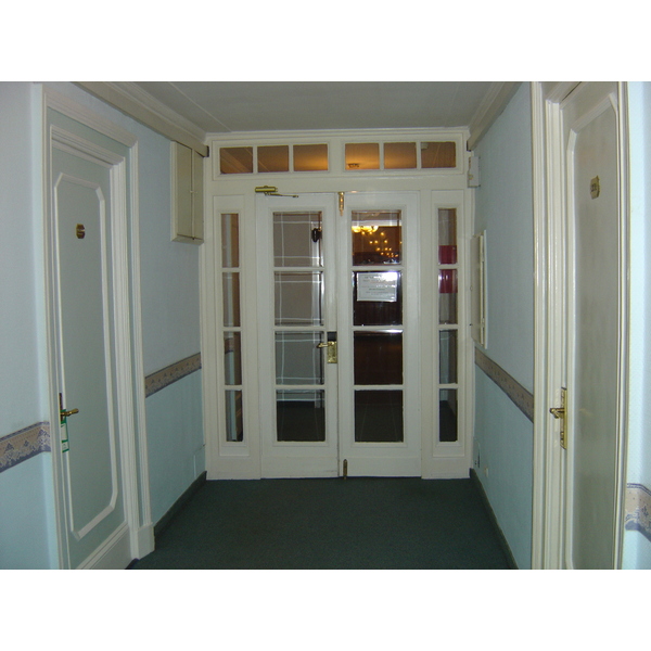 รูปถ่าย รัสเซีย(Russia) มอสโก(Moscow) โรงแรมบูดาเปสต์(Budapest Hotel) 2005-04 13