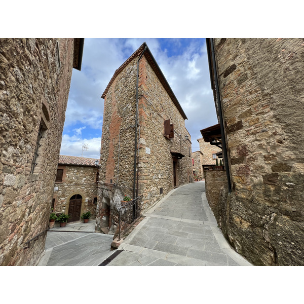 รูปถ่าย อิตาลี(Italy) ลาซัสซา(La Sassa) 2021-09 23