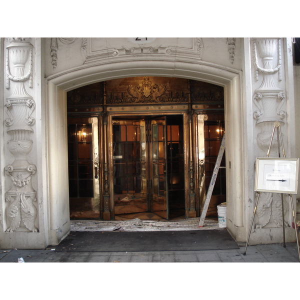รูปถ่าย สหรัฐอเมริกา(United States) นิวยอร์ก(New York) ตามถนนฟิฟท์อเวนิว(down the 5th Avenue) 2006-03 50