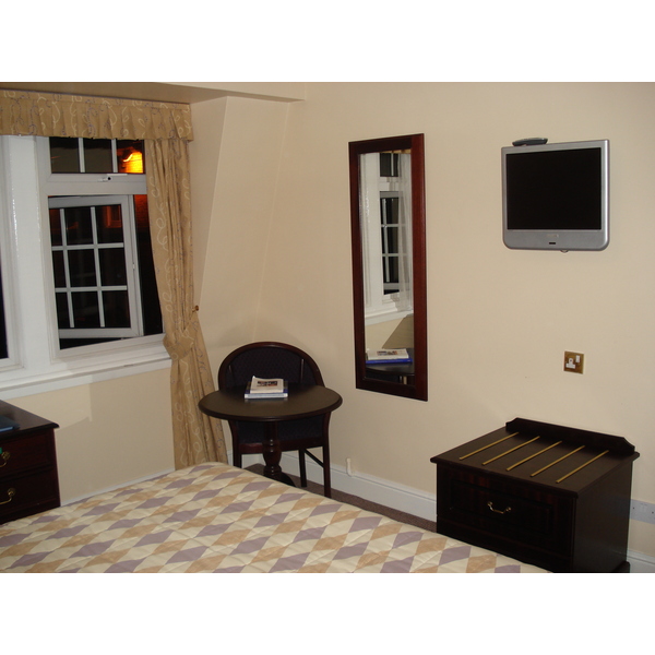 รูปถ่าย อังกฤษ(United Kingdom) เวย์บริดจ์(Weybridge) โรงแรมโอ๊ตแลนด์สพาร์ก(Oatlands Park Hotel) 2006-10 20