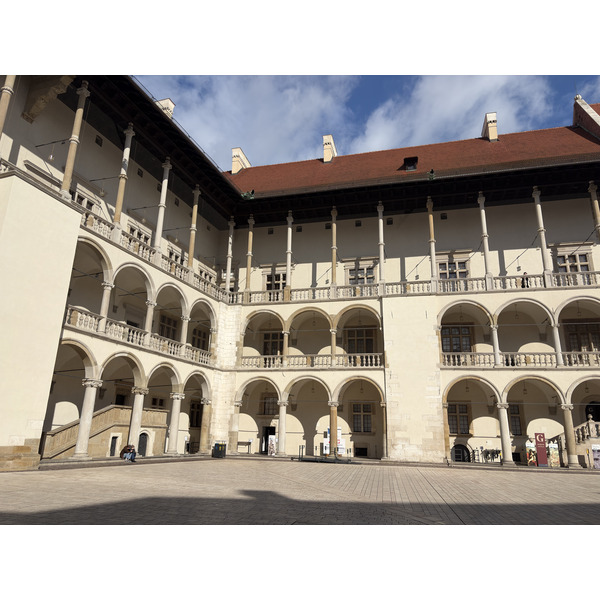 รูปถ่าย โปแลนด์(Poland) คราคูฟ(Krakow) ปราสาทวาเวล(Wawel castle) 2026-09 24