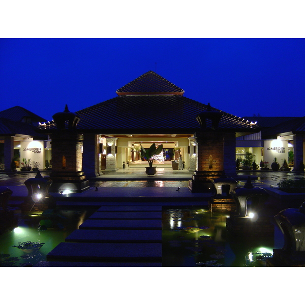 รูปถ่าย ไทย(Thailand) เขาหลัก(Khao Lak) โรงแรมเลอเมอริเดียน เขาหลัก(Meridien Khao Lak Hotel) สีสันกลางคืน(By Night) 2005-12 4