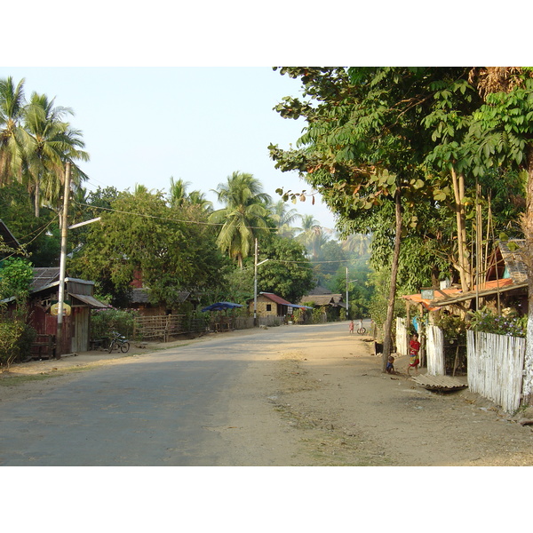 รูปถ่าย พม่า(Myanmar) ถนนจากทวายไปหาดหม่องมะกัน(Road from Dawei to Maungmagan beach) 2005-01 33