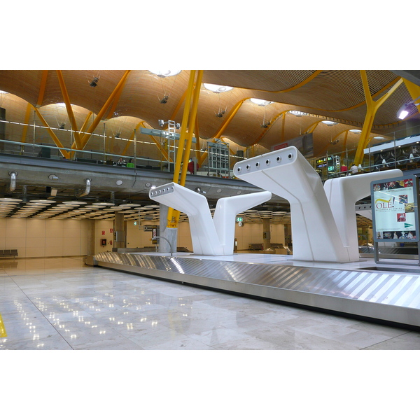 รูปถ่าย สเปน(Spain) มาดริค(Madrid) ท่าอากาศยานบาราคัส(Barajas Airport) 2007-09 64