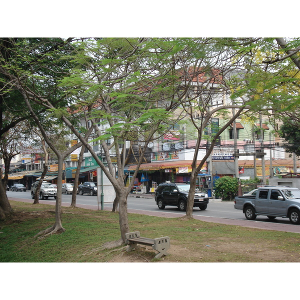 รูปถ่าย ไทย(Thailand) เชียงใหม่(Chiang Mai) ข้างในคุเมืองเชียงใหม่(Inside Canal) ถนนอารักษ์(ในคูเมือง)(Arrak Road(Canal)) 2006-04 11