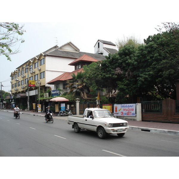 รูปถ่าย ไทย(Thailand) เชียงใหม่(Chiang Mai) ข้างในคุเมืองเชียงใหม่(Inside Canal) ถนนอารักษ์(ในคูเมือง)(Arrak Road(Canal)) 2006-04 16