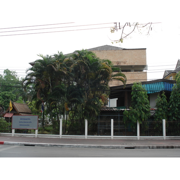 รูปถ่าย ไทย(Thailand) เชียงใหม่(Chiang Mai) ข้างในคุเมืองเชียงใหม่(Inside Canal) ถนนอารักษ์(ในคูเมือง)(Arrak Road(Canal)) 2006-04 7