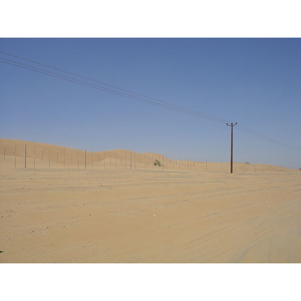 รูปถ่าย สหรัฐอาหรับเอมิเรตส์(United Arab Emirates) ถนนใกล้อาจแมน(Road near Ajman) 2005-03 10