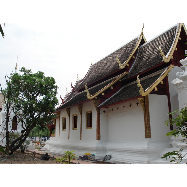รูปถ่าย ไทย(Thailand) เชียงใหม่(Chiang Mai) ข้างในคุเมืองเชียงใหม่(Inside Canal) วัดพระสิงห์(Wat Phra Sing temple) 2006-04 15