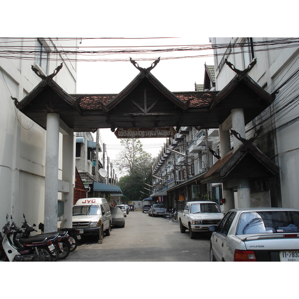 รูปถ่าย ไทย(Thailand) เชียงใหม่(Chiang Mai) ข้างในคุเมืองเชียงใหม่(Inside Canal) ถนนสามล้าน(Sam Lan Road) 2006-04 12