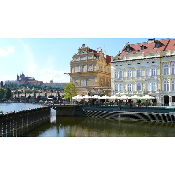 รูปถ่าย สาธารณรัฐเช็ก(Czech Republic) ปราก(Prague) ริมฝั่งสเมตานา(Smetanovo nabr) 2007-07 11