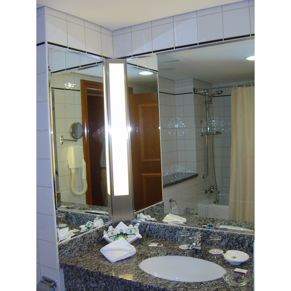 รูปถ่าย สหรัฐอาหรับเอมิเรตส์(United Arab Emirates) ดูไบ(Dubai) โรงแรมเชอราตัน จุมัยเราะห์บีช(Sheraton Jumeirah Beach Hotel) 2005-09 2