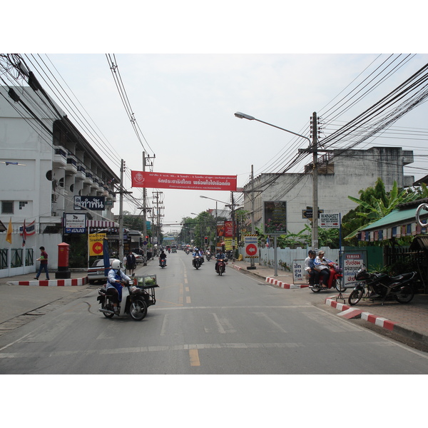 รูปถ่าย ไทย(Thailand) เชียงใหม่(Chiang Mai) ข้างในคุเมืองเชียงใหม่(Inside Canal) ถนนสามล้าน(Sam Lan Road) 2006-04 4