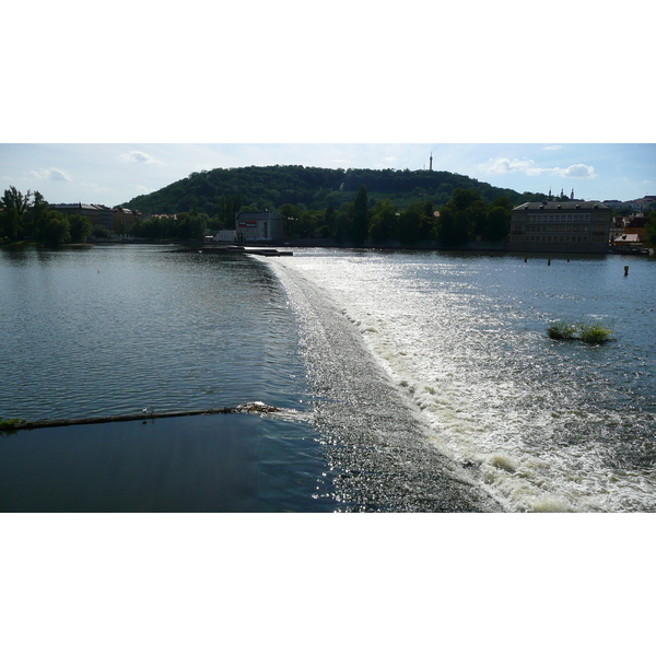 รูปถ่าย สาธารณรัฐเช็ก(Czech Republic) ปราก(Prague) ริมฝั่งสเมตานา(Smetanovo nabr) 2007-07 13