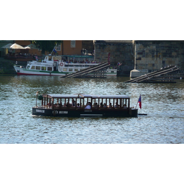 รูปถ่าย สาธารณรัฐเช็ก(Czech Republic) ปราก(Prague) ริมฝั่งสเมตานา(Smetanovo nabr) 2007-07 22