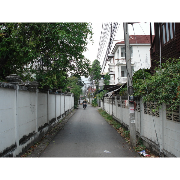 รูปถ่าย ไทย(Thailand) เชียงใหม่(Chiang Mai) ข้างในคุเมืองเชียงใหม่(Inside Canal) ถนนสามล้าน(Sam Lan Road) 2006-04 13