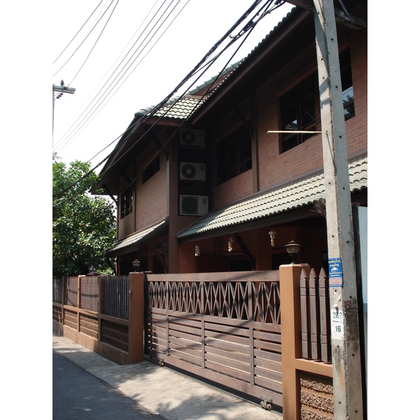 รูปถ่าย ไทย(Thailand) เชียงใหม่(Chiang Mai) ข้างในคุเมืองเชียงใหม่(Inside Canal) 2006-04 54