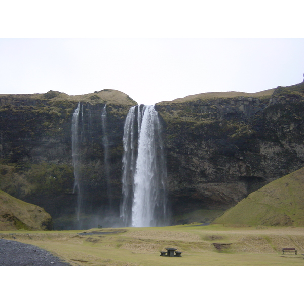 รูปถ่าย ไอซ์แลนด์(Iceland) น้ำตกเซลยาลันด์สฟอสส์(Seljarlandsfoss) 2003-03 9