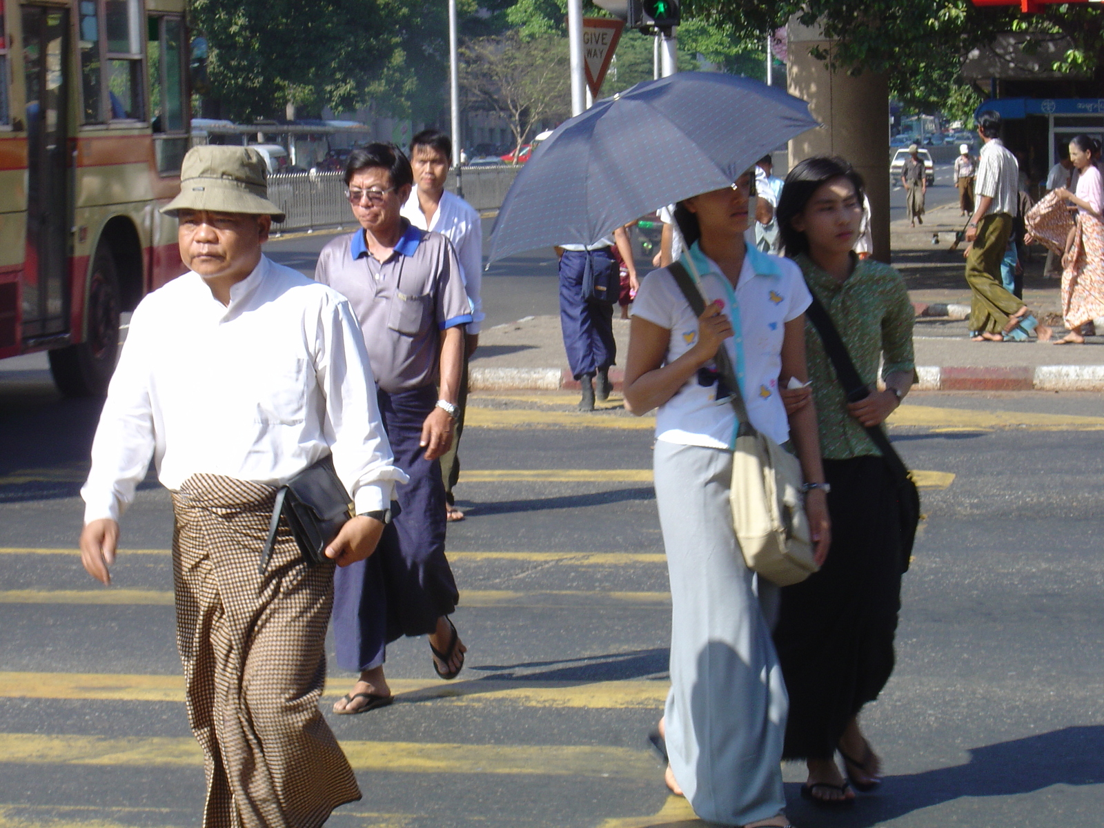 รูปถ่าย พม่า(Myanmar) ย่างกุ้ง(Yangon) 2005-01 144