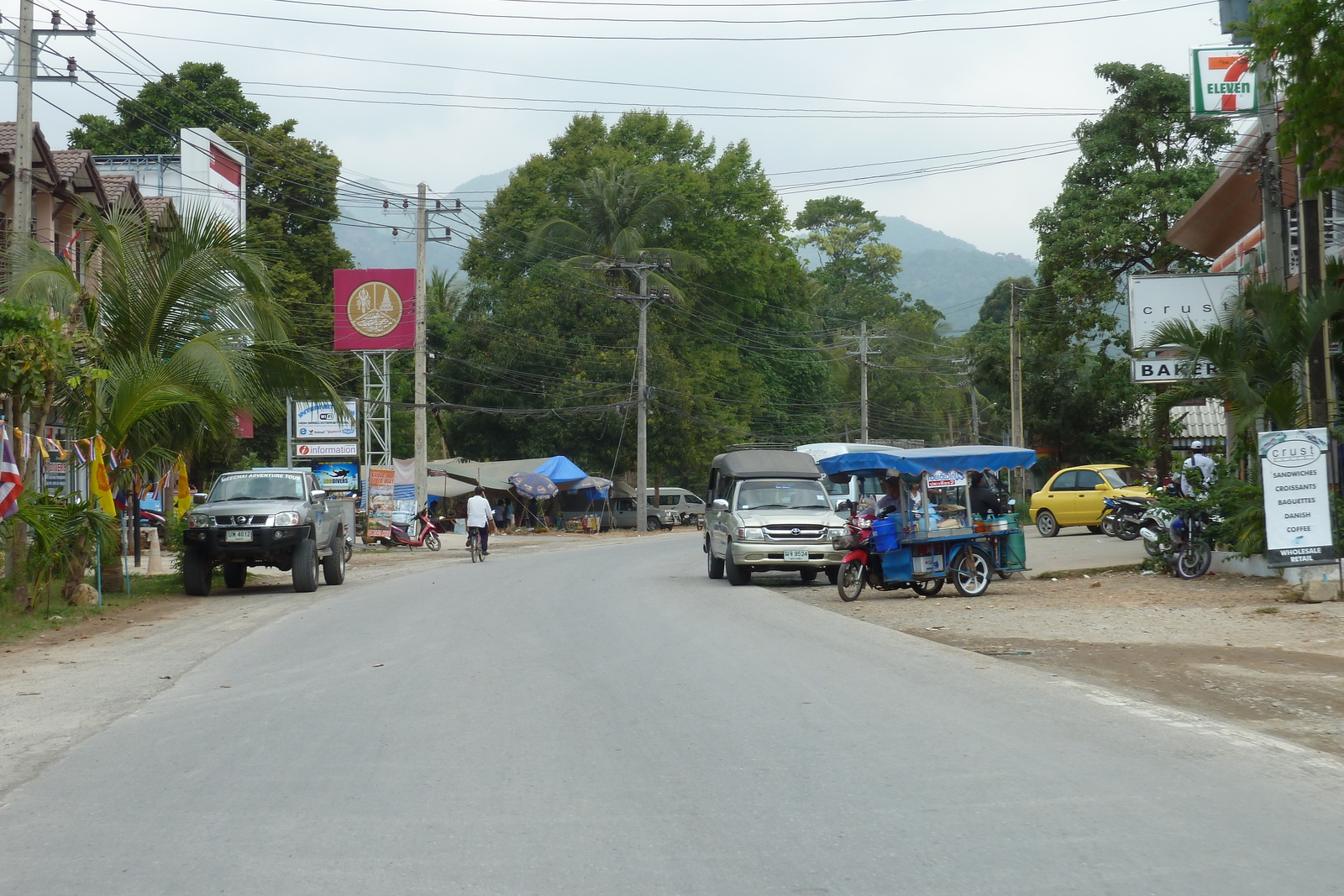 รูปถ่าย ไทย(Thailand) เกาะช้าง(Ko Chang) ถนนบนเกาะ(Island road) 2011-02 47