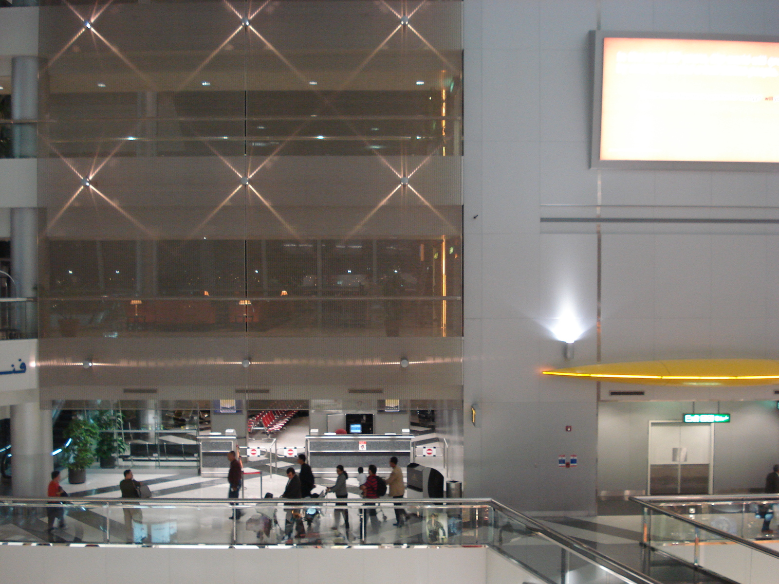 รูปถ่าย สหรัฐอาหรับเอมิเรตส์(United Arab Emirates) ดูไบ(Dubai) สนามบินดูไบ(Dubai International Airport) 2007-03 3