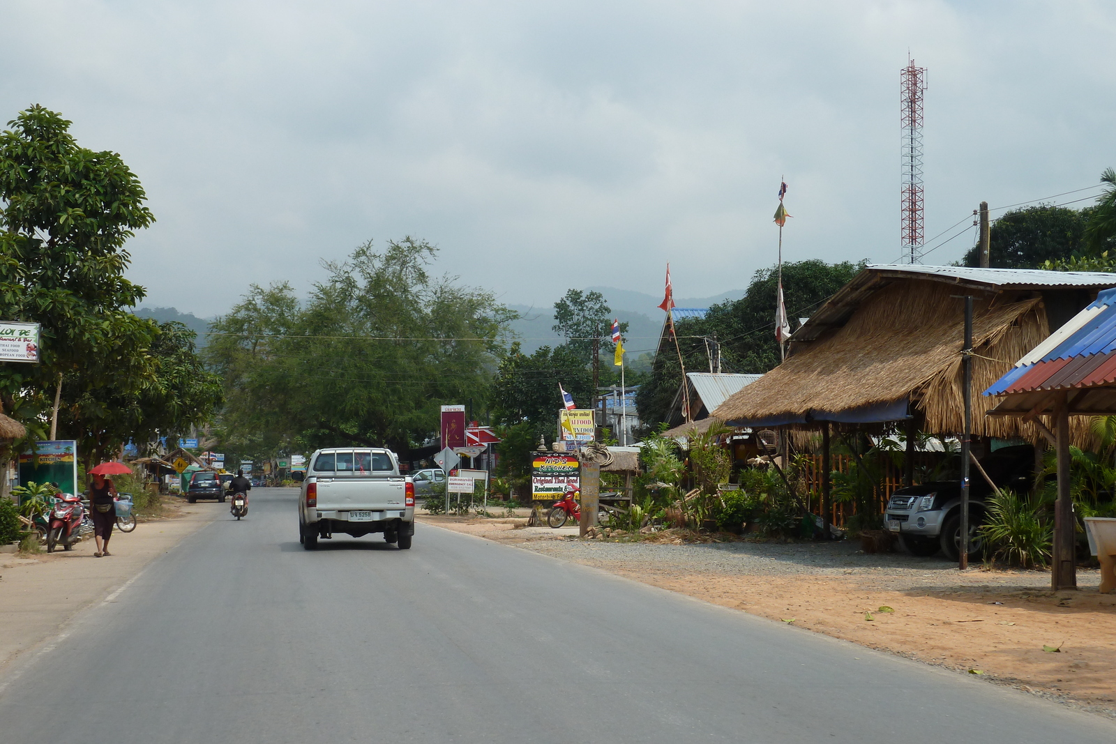 รูปถ่าย ไทย(Thailand) เกาะช้าง(Ko Chang) ถนนบนเกาะ(Island road) 2011-02 44