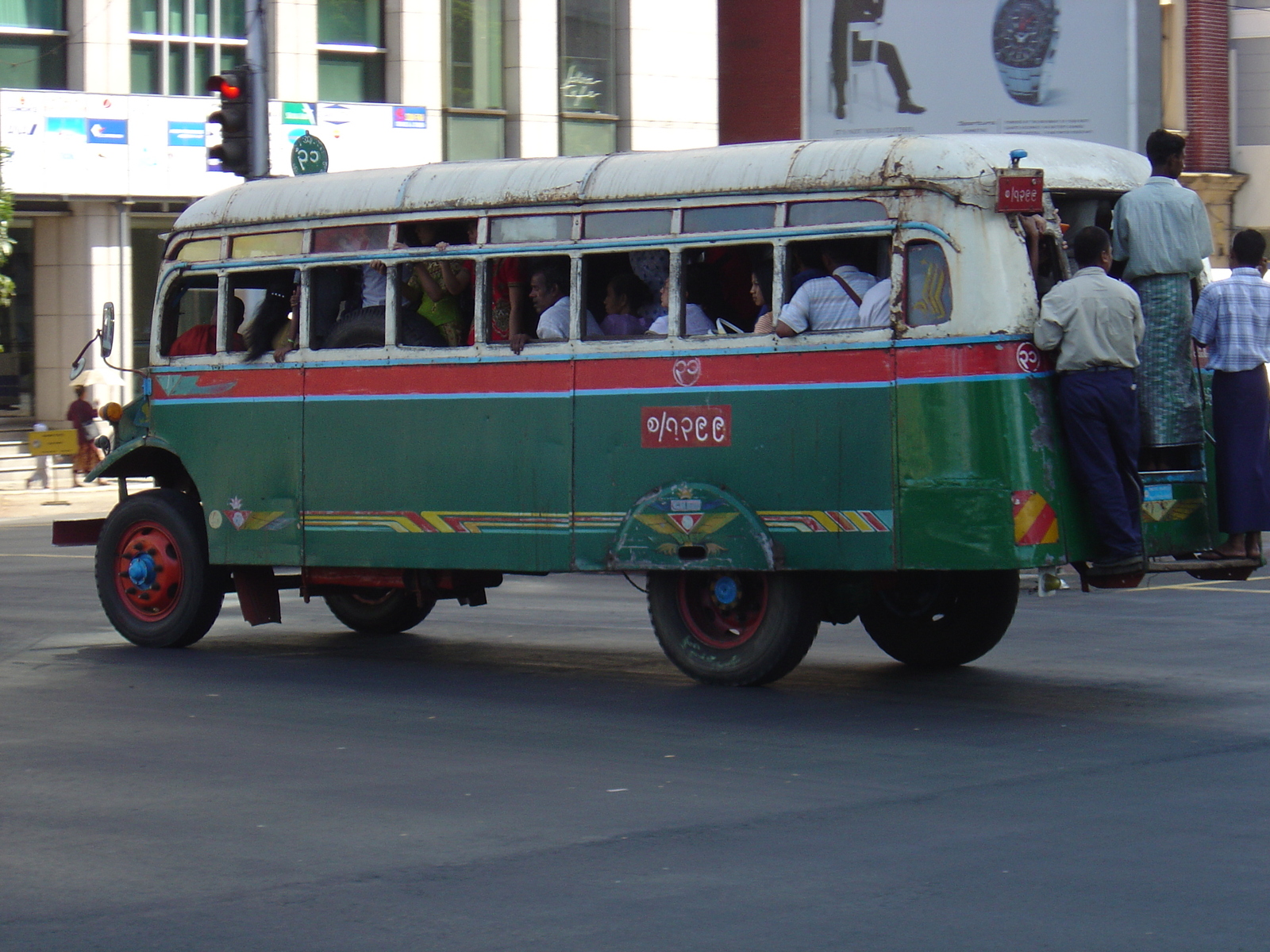 รูปถ่าย พม่า(Myanmar) ย่างกุ้ง(Yangon) 2005-01 175