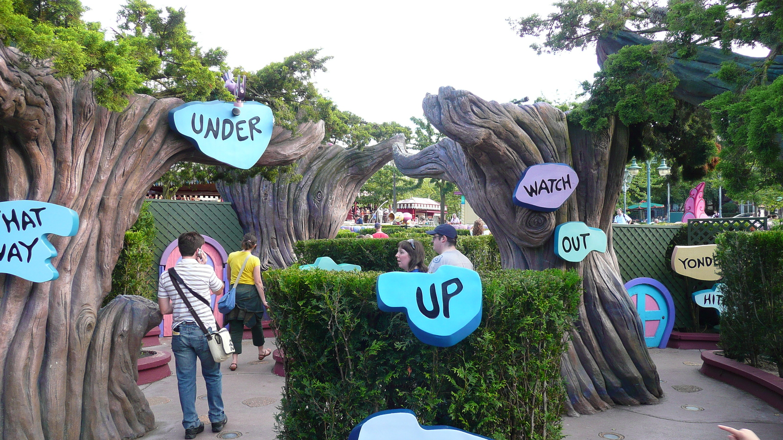 รูปถ่าย ฝรั่งเศส(France) ดิสนีย์แลนด์ปารีส(Disneyland Paris) เขาวงกตอลิซ(Alice Labyrinth) 2007-07 21